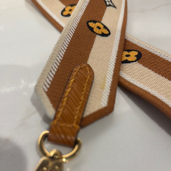 Louis Vuitton Beige and Brown Monogram Strap - Picture 7 of 7